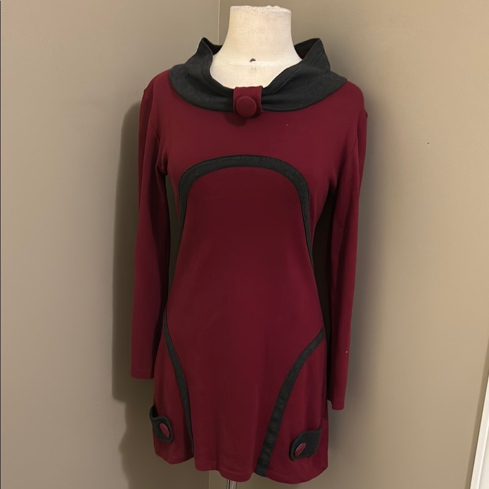 Unik Tunik Red and Black Knee-Length Cowl Neck Dress Size Medium
